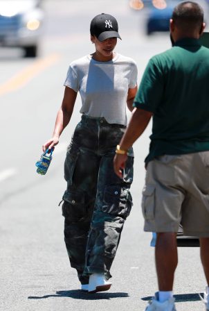 Lori Harvey - Photographed with a unknown man in  San Vicente Bungalows in West Hollywood